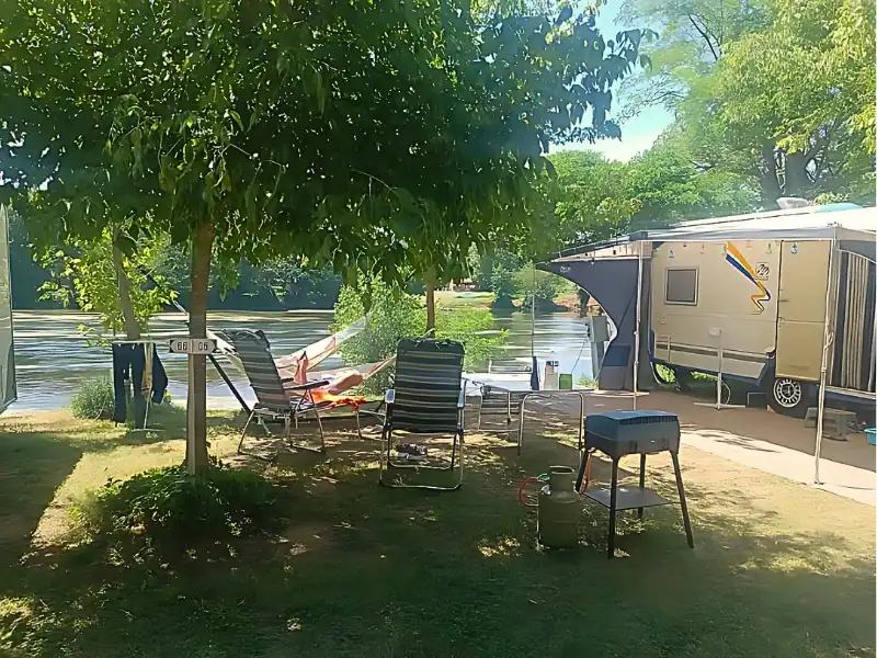 Accueil camping-cars dans Le Lot - Camping La Plage à Meyronne dans le Lot et la Vallée de Dordogne - Camping en bord de Rivière en Occitanie 2