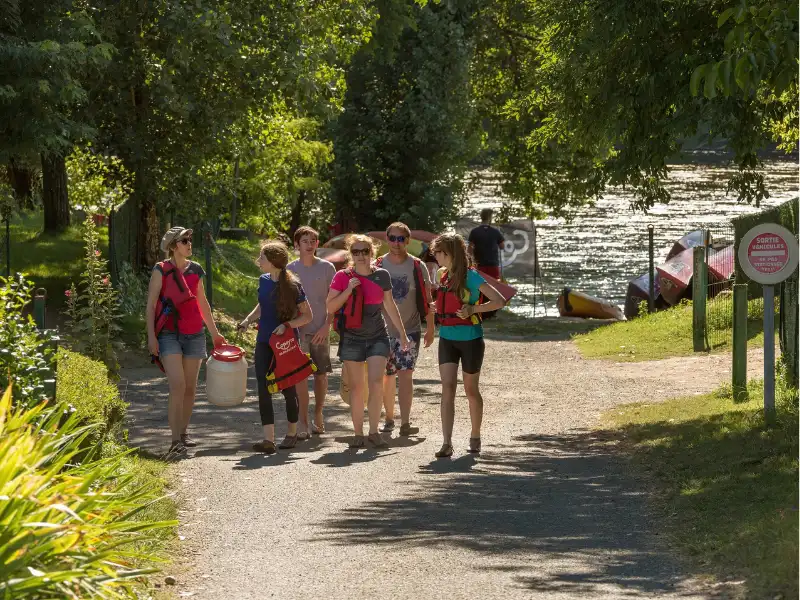 Accueil camping-cars dans Le Lot - Camping La Plage à Meyronne dans le Lot et la Vallée de Dordogne - Camping en bord de Rivière en Occitanie 4