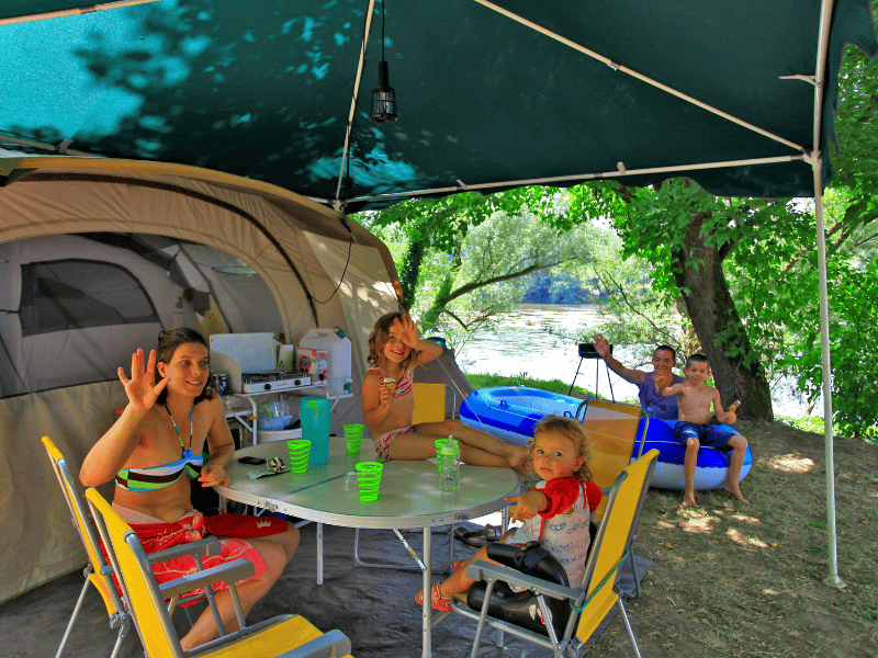 Camping La Plage à Meyronne dans le Lot et la Vallée de Dordogne - Camping en bord de Rivière en Occitanie