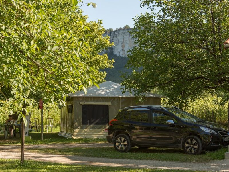 Camping-de-la-plage-dans-le-lot-et-la-vallee-de-dordogne-séjour-en-bord-de-la-dordogne-bungalow-toilé-P